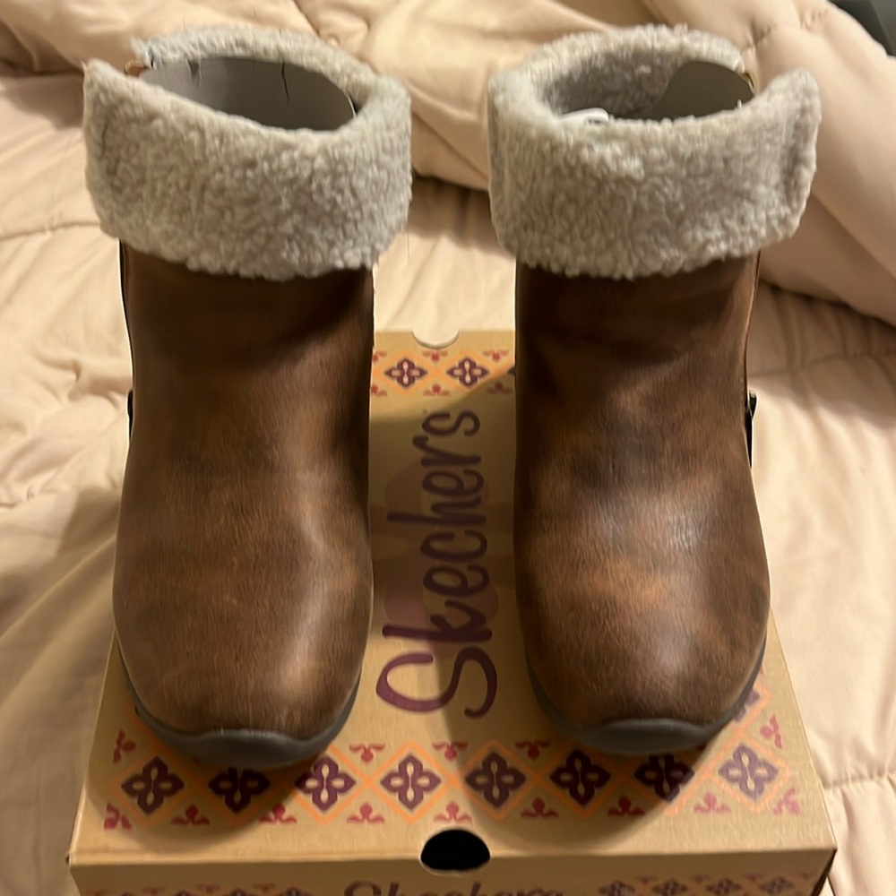 Skechers! Faux Sherpa rolled edge, zip up ankle boot